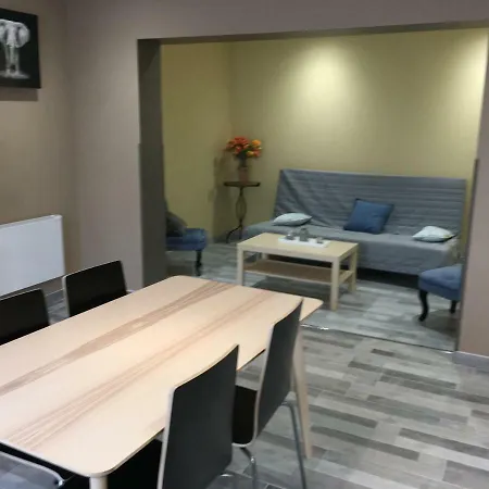 Appart 4 Personnes A 3 Minutes A Pied De La Cite Medievale Apartment