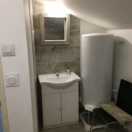 Appart 4 Personnes A 3 Minutes A Pied De La Cite Medievale Apartment *