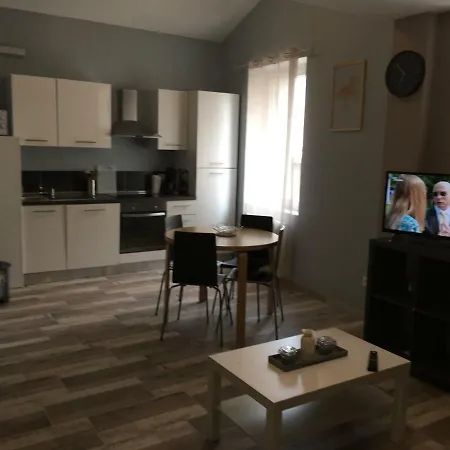 Apartment Appart 4 Personnes A 3 Minutes A Pied De La Cite Medievale