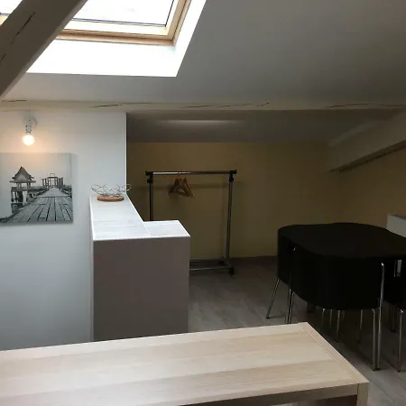 Le 102 *