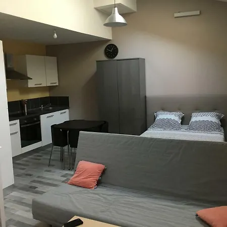 Appart 4 Personnes A 3 Minutes A Pied De La Cite Medievale Apartment Carcassonne